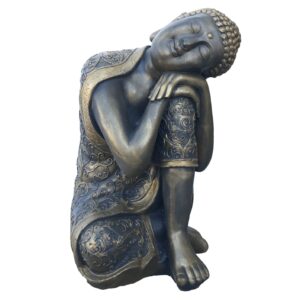 Buda mulher em cimento com acabamento artesanal para decoração de interior e exterior