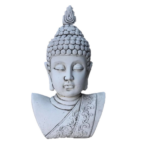 Cabeça de Buda em betão para interiores e exteriores. Peça decorativa resistente e equilibrada, ideal para jardins e espaços interiores. 28×18×48 cm.
