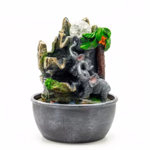 Fonte de água de mesa com elefantes e esfera luminosa. Ideal para decoração zen interior, salas, escritórios e espaços de relaxamento.